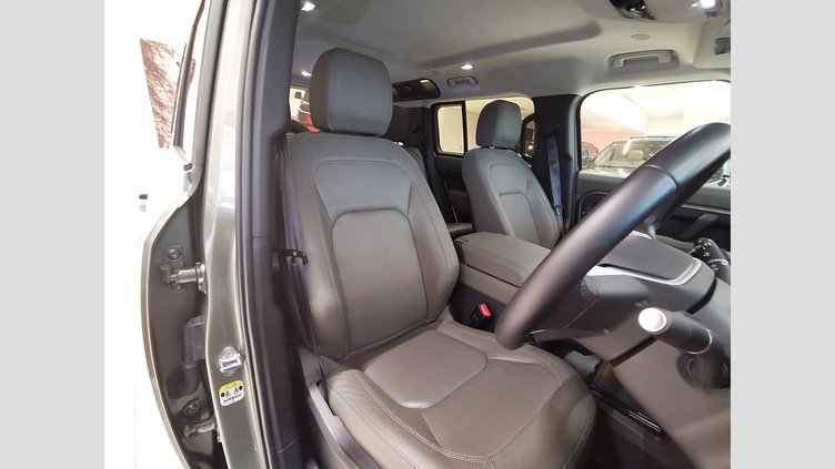 2023 認定中古車 Land Rover Defender 110 パンゲアグリーン P300 AWD（AT） SE
