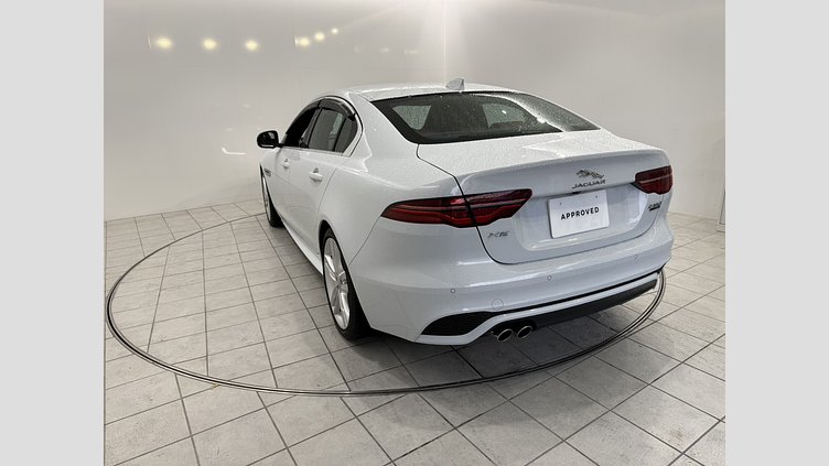 2019 認定中古車 Jaguar XE ユーロンホワイト D180 RWD AUTOMATIC R-DYNAMIC S D180