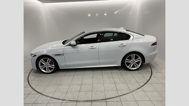 2019 認定中古車 Jaguar XE ユーロンホワイト D180 RWD AUTOMATIC R-DYNAMIC S D180