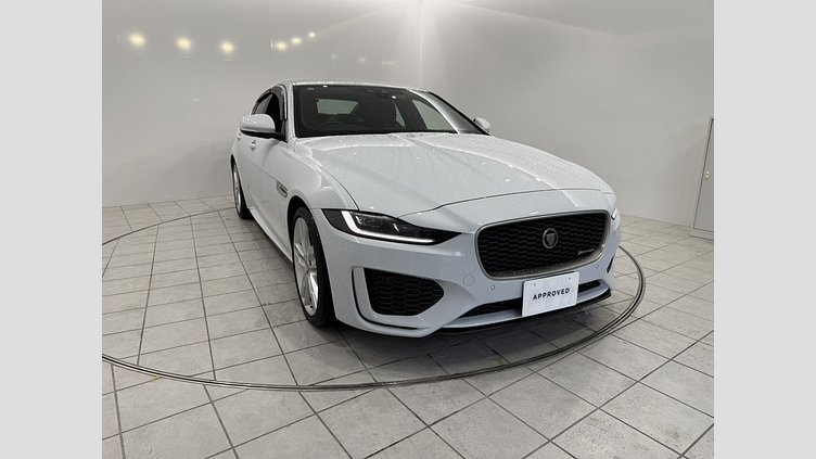 2019 認定中古車 Jaguar XE ユーロンホワイト D180 RWD AUTOMATIC R-DYNAMIC S D180