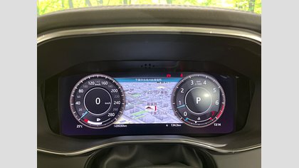 F-Pace 39