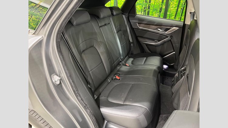 2021 認定中古車 Jaguar F-Pace ユーロンホワイト P250 AWD（オートマチック） S