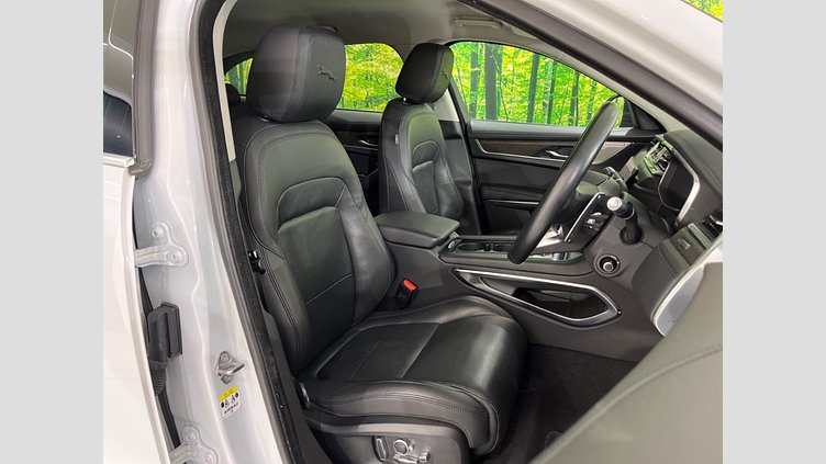 2021 認定中古車 Jaguar F-Pace ユーロンホワイト P250 AWD（オートマチック） S