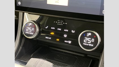 F-Pace 51