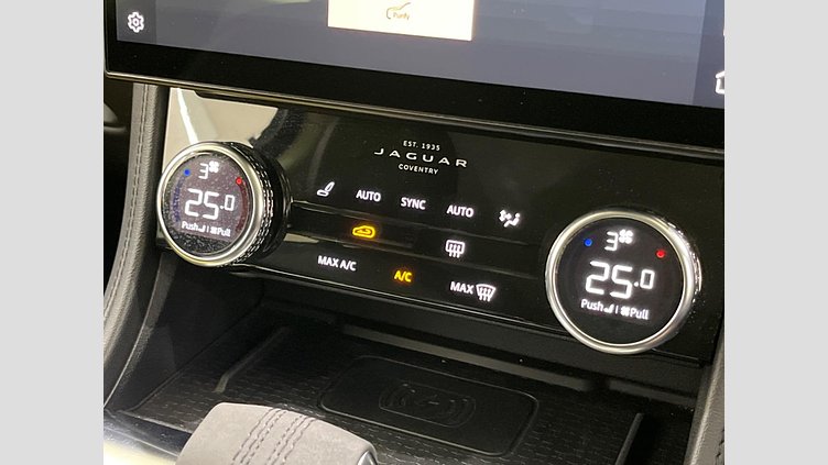 2021 認定中古車 Jaguar F-Pace ユーロンホワイト P250 AWD（オートマチック） S