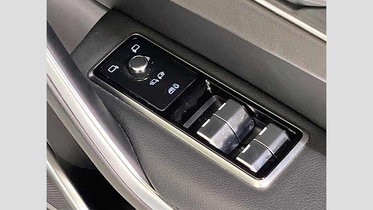 2021 認定中古車 Jaguar F-Pace ユーロンホワイト P250 AWD（オートマチック） S