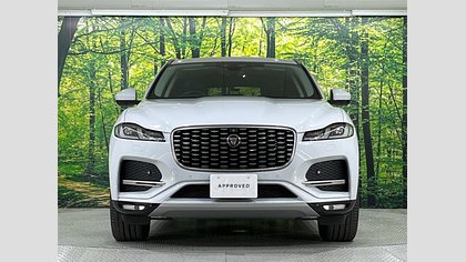 F-Pace 1