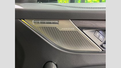 F-Pace 27