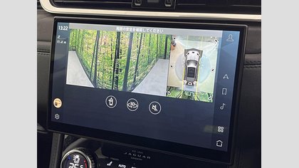 F-Pace 31