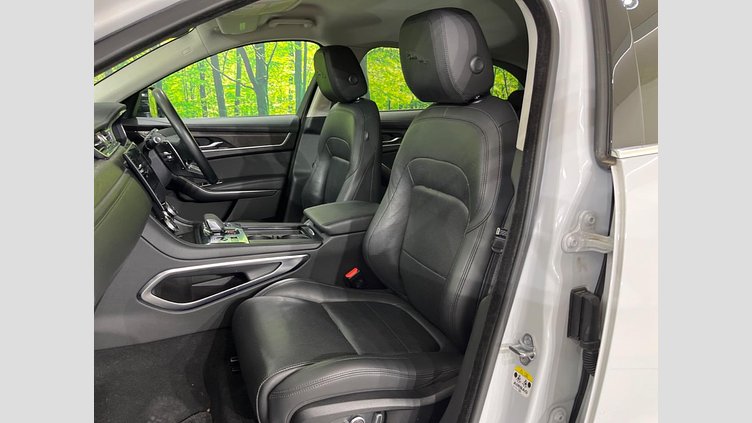 2021 認定中古車 Jaguar F-Pace ユーロンホワイト P250 AWD（オートマチック） S