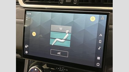 F-Pace 62
