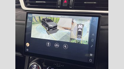 F-Pace 61