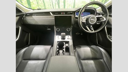 F-Pace 11