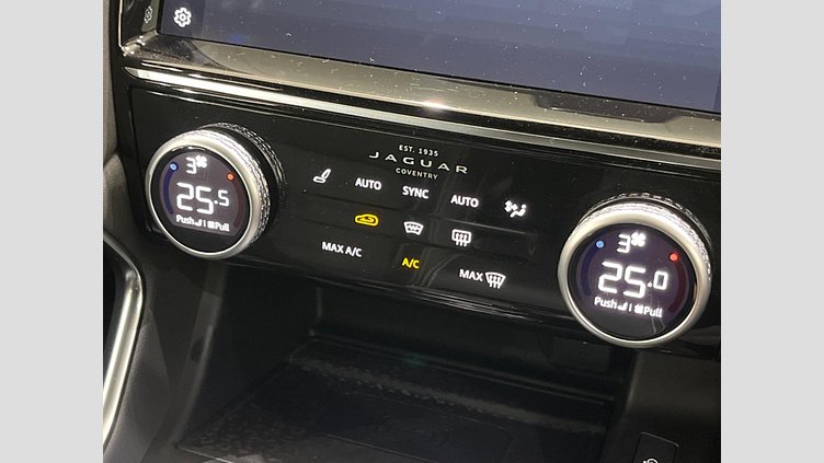2024 認定中古車 Jaguar E-Pace オストゥーニパールホワイト D200マイルドハイブリッド（ディーゼル） R-DYNAMIC HSE