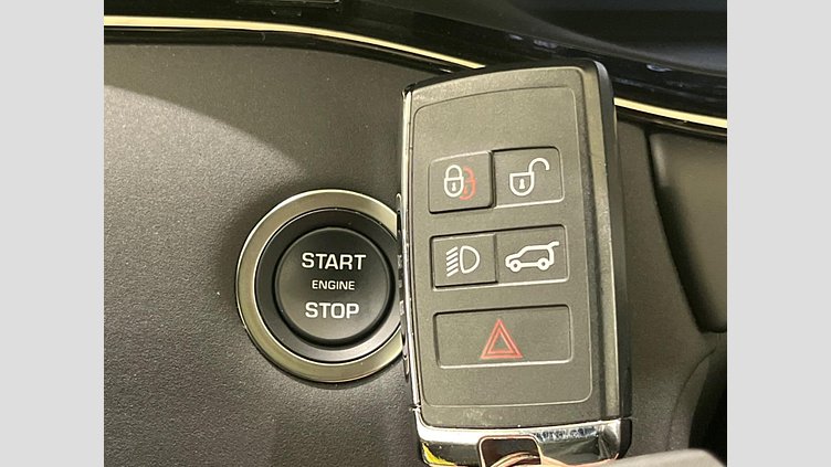2024 認定中古車 Land Rover Range Rover Evoque フジホワイト D200マイルドハイブリッド（ディーゼル） スタンダードホイールベース DYNAMIC SE