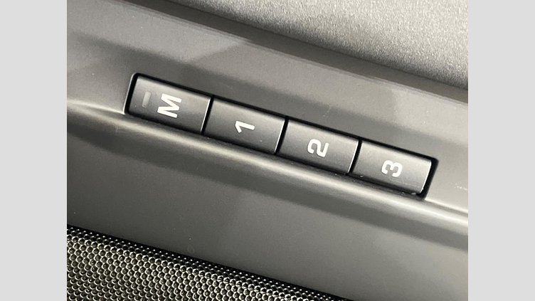 2024 認定中古車 Land Rover Range Rover Evoque フジホワイト D200マイルドハイブリッド（ディーゼル） スタンダードホイールベース DYNAMIC SE