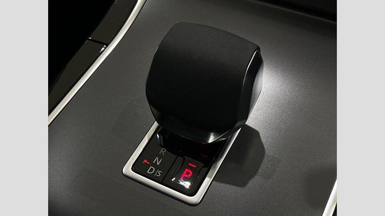 2024 認定中古車 Land Rover Range Rover Evoque フジホワイト D200マイルドハイブリッド（ディーゼル） スタンダードホイールベース DYNAMIC SE