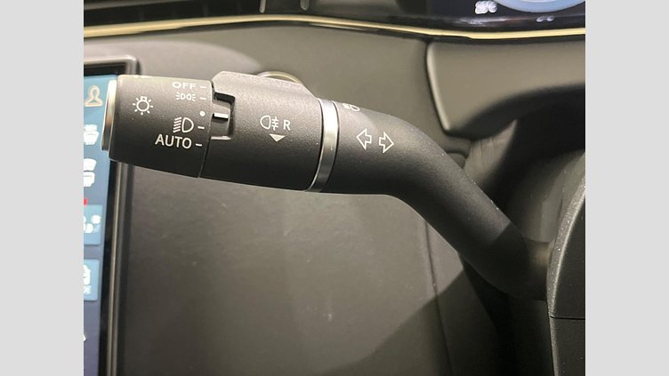 2024 認定中古車 Land Rover Range Rover Evoque フジホワイト D200マイルドハイブリッド（ディーゼル） スタンダードホイールベース DYNAMIC SE