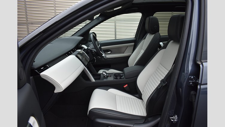 2024 認定中古車 Land Rover Discovery Sport Varesine Blue 1.5 litre i3 PHEV​ Dynamic HSE