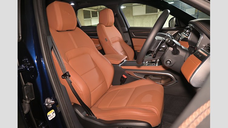 2024 認定中古車 Jaguar F-Pace ポルトフィーノブルー D200 ディーゼル マイルドハイブリッド R-DYNAMIC SE