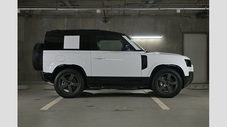 2025 認定中古車 Land Rover Defender 90 フジホワイト D350 ディーゼルマイルドハイブリッド X-Dynamic HSE