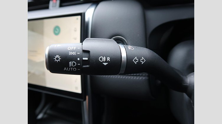 2024 認定中古車 Land Rover Discovery Sport サントリーニブラック D200マイルドハイブリッド（ディーゼル） 標準ホイール DYNAMIC SE