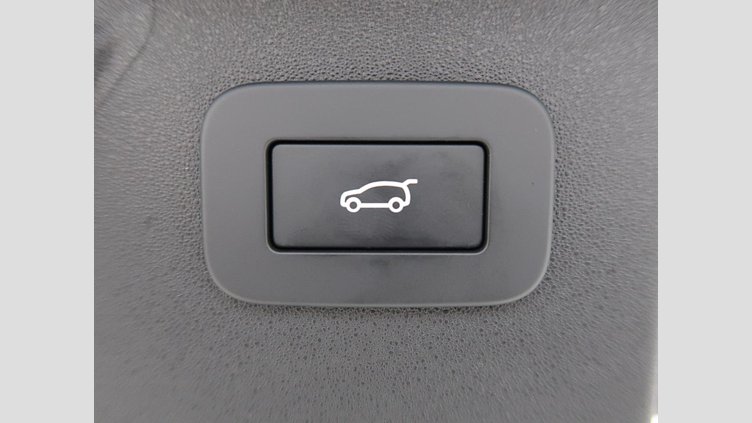 2024 認定中古車 Land Rover Discovery Sport サントリーニブラック D200マイルドハイブリッド（ディーゼル） 標準ホイール DYNAMIC SE