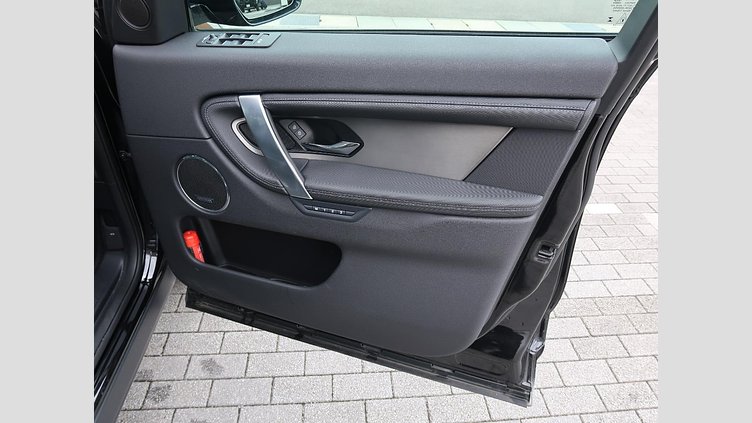 2024 認定中古車 Land Rover Discovery Sport サントリーニブラック D200マイルドハイブリッド（ディーゼル） 標準ホイール DYNAMIC SE