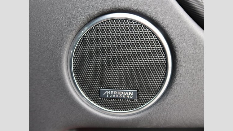 2024 認定中古車 Land Rover Discovery Sport サントリーニブラック D200マイルドハイブリッド（ディーゼル） 標準ホイール DYNAMIC SE