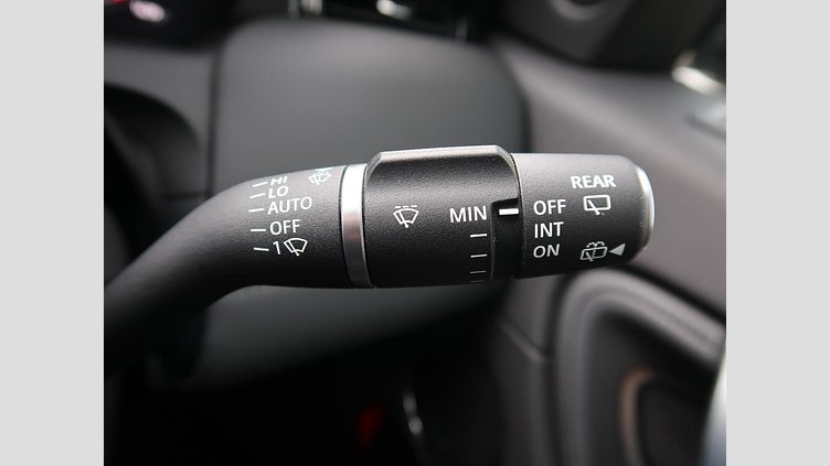 2024 認定中古車 Land Rover Discovery Sport サントリーニブラック D200マイルドハイブリッド（ディーゼル） 標準ホイール DYNAMIC SE