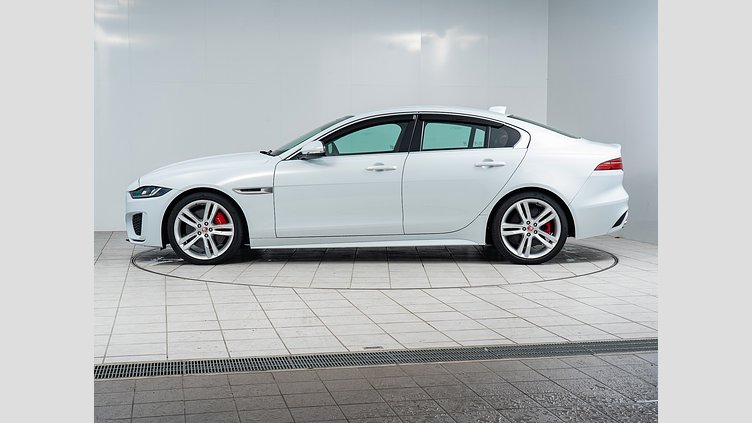 2019 認定中古車 Jaguar XE ユーロンホワイト D180 RWD AUTOMATIC R-DYNAMIC S D180