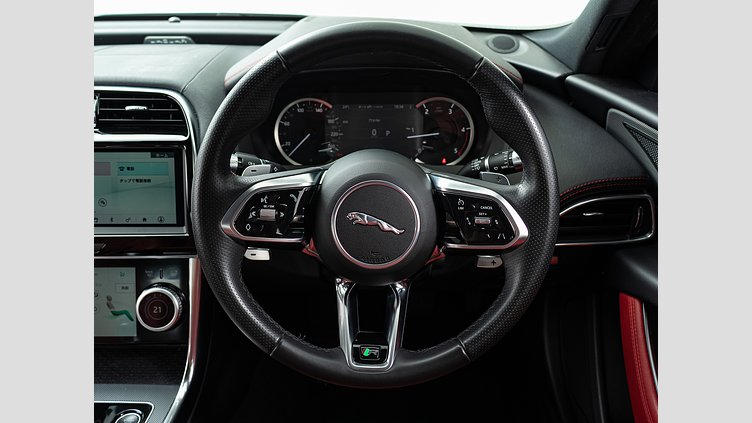 2019 認定中古車 Jaguar XE ユーロンホワイト D180 RWD AUTOMATIC R-DYNAMIC S D180