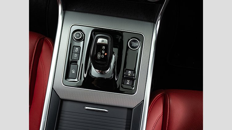 2019 認定中古車 Jaguar XE ユーロンホワイト D180 RWD AUTOMATIC R-DYNAMIC S D180