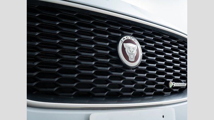 2019 認定中古車 Jaguar XE ユーロンホワイト D180 RWD AUTOMATIC R-DYNAMIC S D180