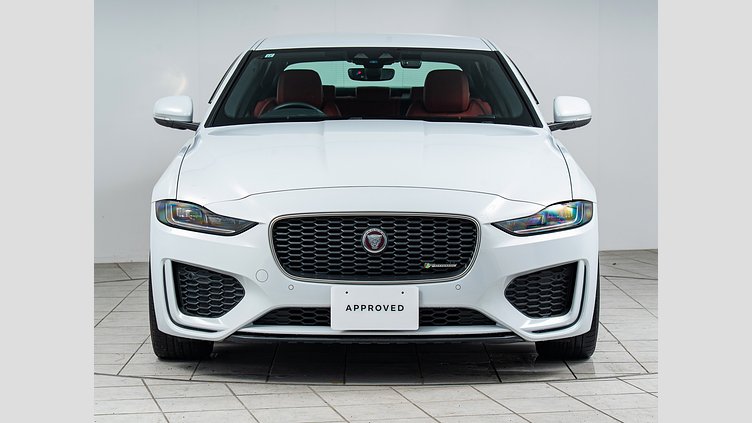 2019 認定中古車 Jaguar XE ユーロンホワイト D180 RWD AUTOMATIC R-DYNAMIC S D180