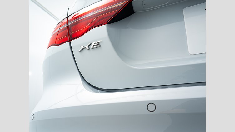 2019 認定中古車 Jaguar XE ユーロンホワイト D180 RWD AUTOMATIC R-DYNAMIC S D180