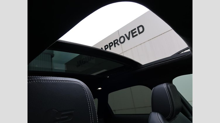 2016 認定中古車 Jaguar F-Pace Aruba ガソリン S