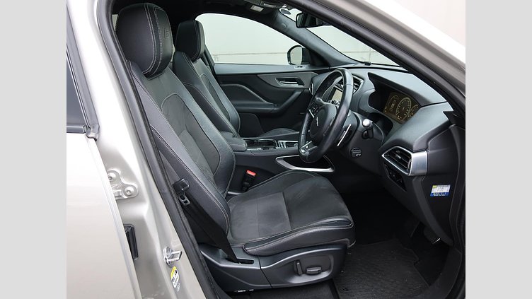 2016 認定中古車 Jaguar F-Pace Aruba ガソリン S