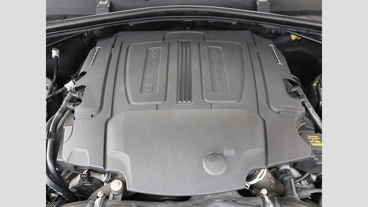 2016 認定中古車 Jaguar F-Pace Aruba ガソリン S