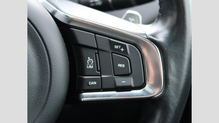 2016 認定中古車 Jaguar F-Pace Aruba ガソリン S