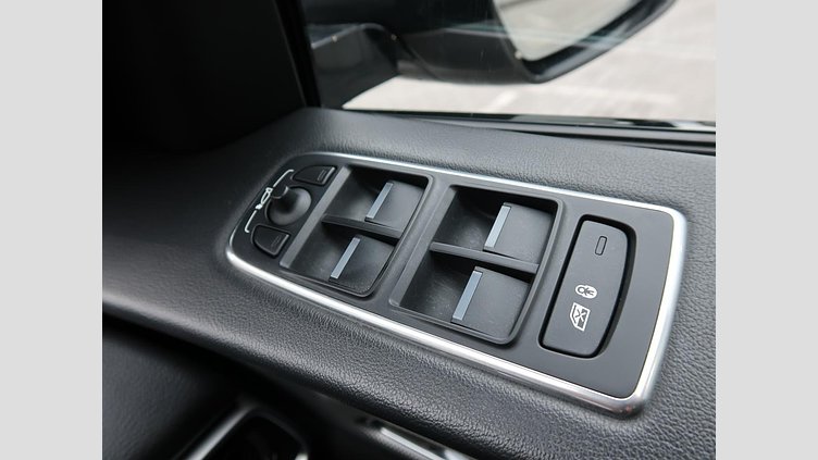 2016 認定中古車 Jaguar F-Pace Aruba ガソリン S