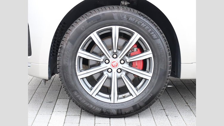 2016 認定中古車 Jaguar F-Pace Aruba ガソリン S