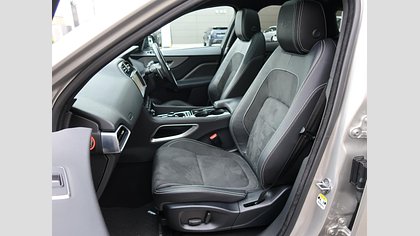 F-Pace 18