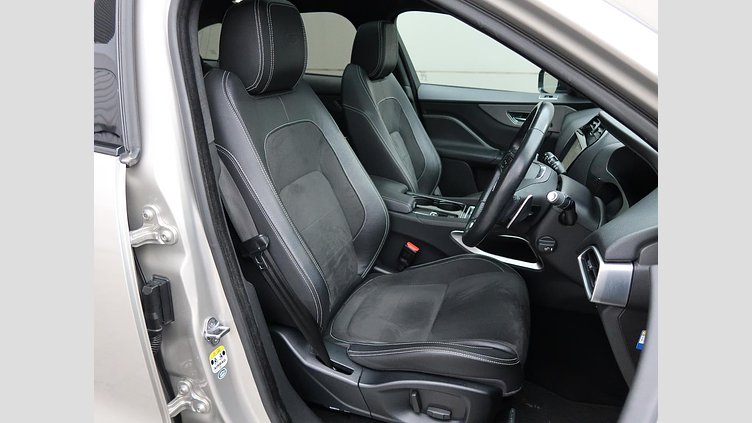 2016 認定中古車 Jaguar F-Pace Aruba ガソリン S