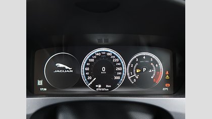 F-Pace 10