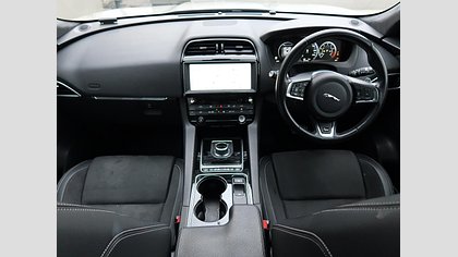 F-Pace 9