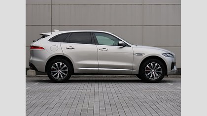 F-Pace 1