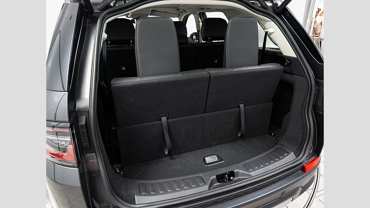 2023 認定中古車 Land Rover Discovery Sport カルパチアングレイ D200 AWD（オートマチック）MHEV SE D200 7人乗り