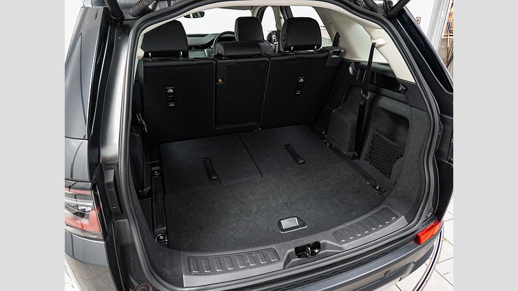 2023 認定中古車 Land Rover Discovery Sport カルパチアングレイ D200 AWD（オートマチック）MHEV SE D200 7人乗り