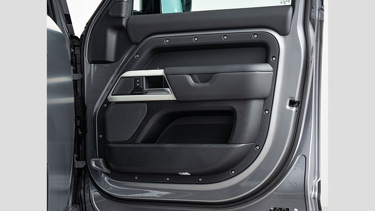 2023 認定中古車 Land Rover Defender 110 アイガーグレイ D300 AWD（AT） X-DYNAMIC HSE D300 エアサスペンション